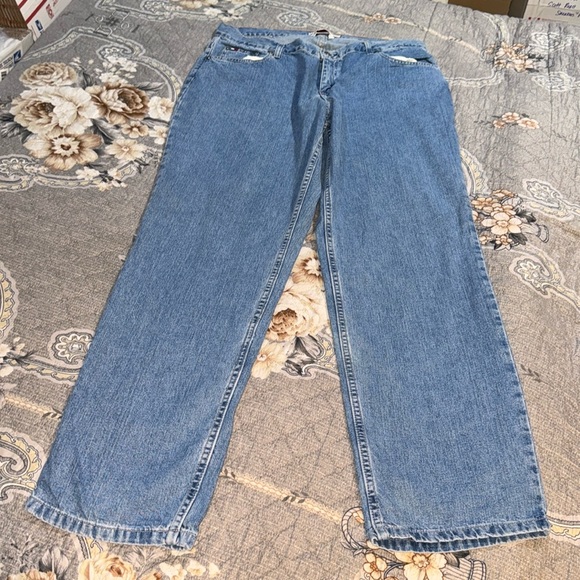 TOMMY HILFIGER CLASSIC FIT JEANS - Picture 1 of 6